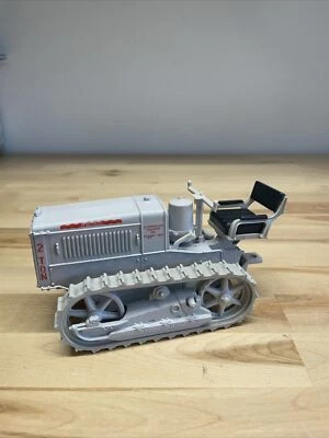 ERTL CATERPILLAR 1928 2-TON TRACK TYPE TRACTOR 1/16 SCALE - Image 1 of 4