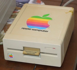 Apple II series 5.25" Disk drive A9M0107 for IIe IIgs - Picture 1 of 4