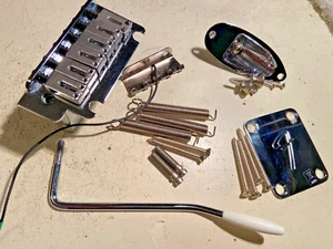 Fender Player Plus Strat Stratocaster Hardware Bridge F Plate Output Strp Button - Bild 1 von 3