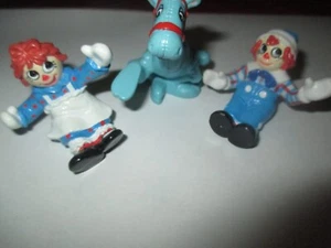Vintage SET Of 3 Plastic FIGURES - RAGGEDY ANN RAGGEDY ANDY & CAMEL - 1980's - Picture 1 of 5
