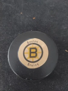 Boston Bruins Puck Rawlings taglia ufficiale anni 70 - Foto 1 di 6