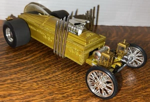 1:18 DIE CAST CAR~1964 THE MUNSTERS "GRAMPA'S DRAGSTER" ERTL~2004~ TV CAR - Bild 1 von 11