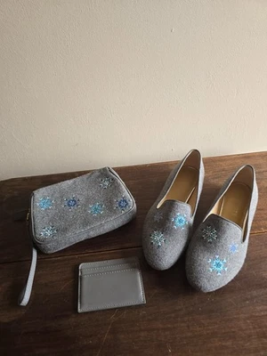 Mocasines/muñequera gris copo de nieve de franela bordada Talbots Ryan para mujer 3 piezas 7M Foto 1 de 4