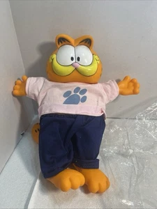 Raro corpo morbido 10 pollici Garfield mezzo spessore plastica e mezzo peluche con vestito D57 - Foto 1 di 9