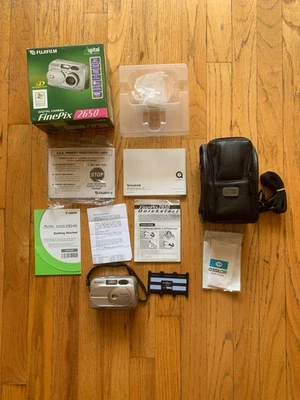 Fujifilm FinePix 2650 Digital Camera 2.0MP With Box, Manual And Bag (Not Tested) - Image 1 of 4