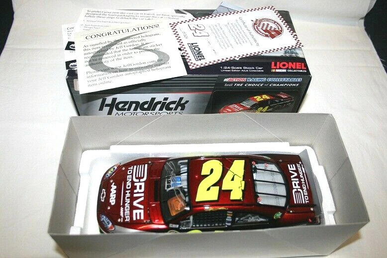 1/24 CHEVROLET IMPALA JEFF GORDON 2011 AUTOGRAPHED/SIGNED NASCAR LIONEL  - Immagine 1 di 3
