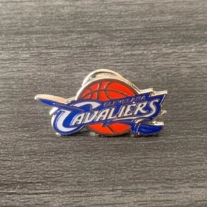 VINTAGE STYLE CLEVELAND CAVALIERS NBA LAPEL PIN W/BONUS SILVER STORAGE BAG... - Picture 1 of 2
