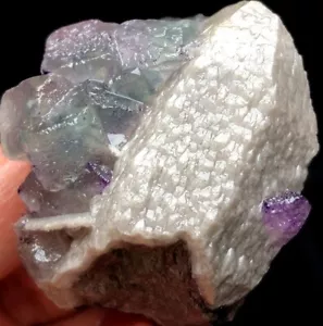 85g NATURALE Castello Cactus Scheletro Elestiale QUARZO Cristallo Punta e Fluorite s520 - Foto 1 di 8