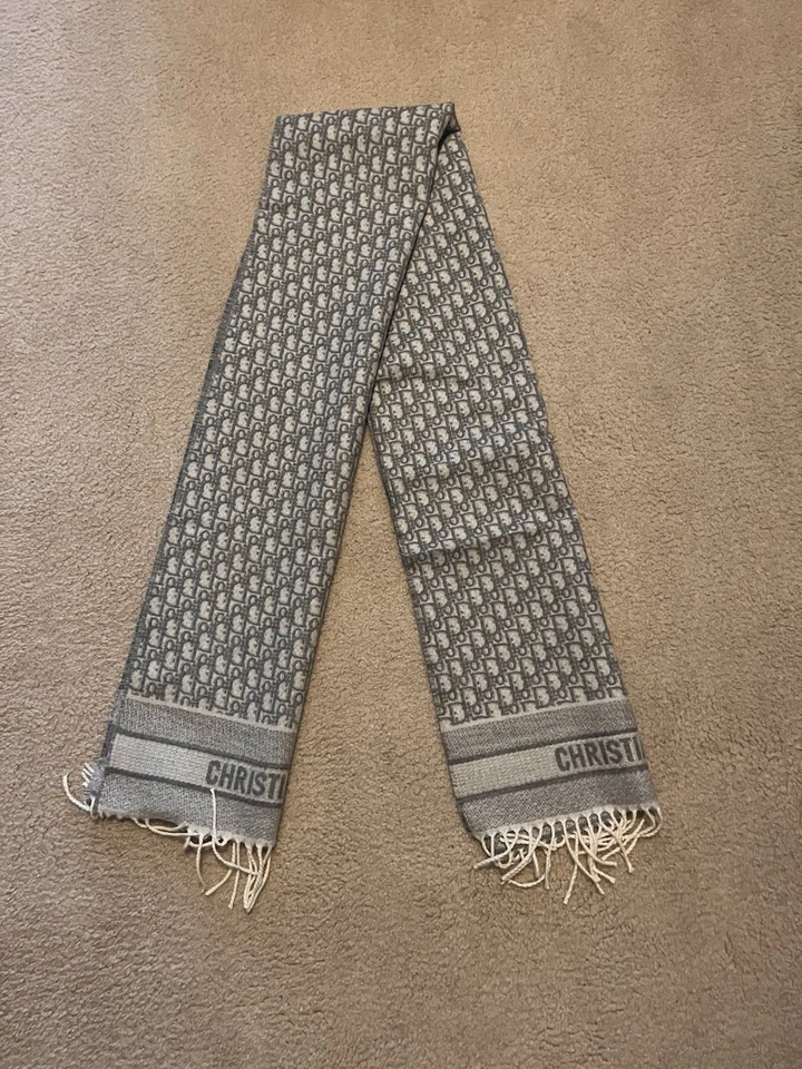 Б/у серый косой кашемировый и шерстяной шарф Christian Dior - Изображение 1 из 3