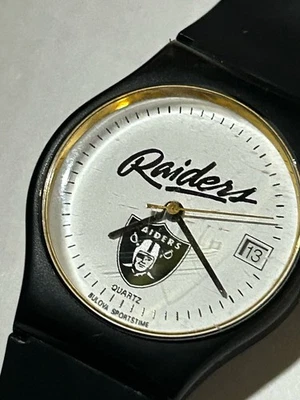 RARO Bulova Raiders Oakland Las Vegas Reloj para Hombres Raider Nation Acentos Dorados Foto 1 de 4