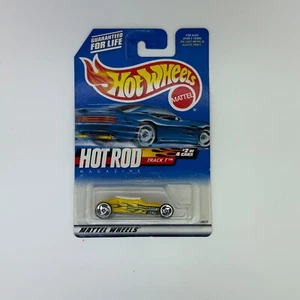 2003 Hot Wheels Track T Yellow - 1:64 #2/4 - Picture 1 of 1
