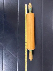 Alfiler rodante de madera vintage con asas verdes de 17,5" decoración antigua de cocina rural - Imagen 1 de 5