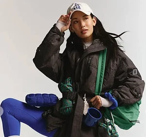 Free People Neu mit Etikett Tricked Out Trek Utility Puffer Jacke schwarz Gr. L - Bild 1 von 9