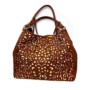 Bolso Hobo Floral Isabella Fiore Cuero Frotado Corte Láser - Imagen 1 de 12