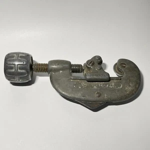 VINTAGE RIGID Pipe Cutter Tool No 10 Pipe Cutter 1/8" to 1" OD Handy Man Tool - Picture 1 of 9