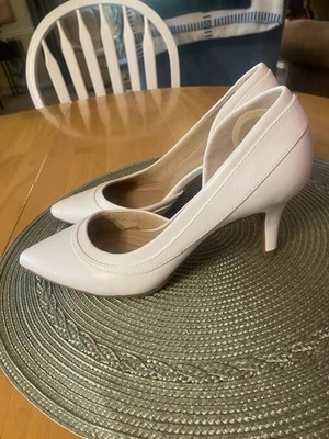 Off White Kelly &Katie Heels, Size 6.  Perfect Condition! - Image 1 of 3