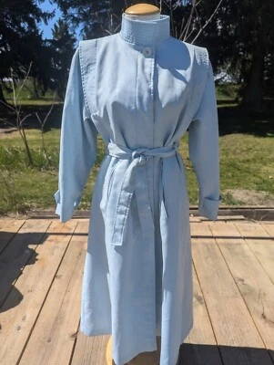 Abrigo de lluvia vintage Traditions trinchera mujer bebé azul ligero con cinturón pequeño  Foto 1 de 4