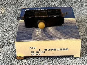 Corvette Wiper Door Limit Switch - 1968-72 - NOS GM # 3951280 - Bild 1 von 7