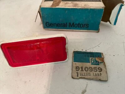 GENUINE GM 910959 REAR SIDE MARKER LAMP NEW OEM - Image 1 of 4