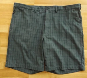 Men's Mens HAGGAR Size 44 Gray and Black Checked Cargo Shorts - Picture 1 of 5