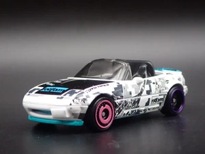 Modello Auto Diecast Diorama In Scala 1:64 Mazda MX5 Miata Cabriolet 1989-1997 - Foto 1 di 7