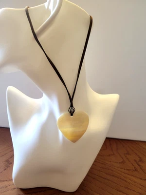 Vtg Estate Mother of Pearl Heart Shell Pendant Fashion Jewelry Necklace Handmade - Image 1 of 4