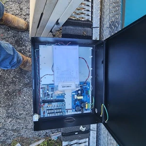 Kit de integración de energía y acceso Altronix T1MK14SD de 4 puertas Altronix/Mercury - Imagen 1 de 3