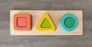 Lovevery der Realist Spielset Geo Formen Holzpuzzle Montessori 19-21 Monate - Bild 1 von 3