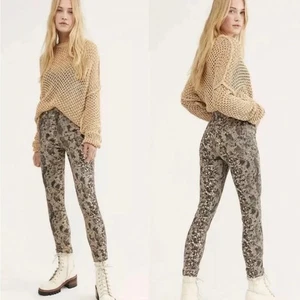 Free People Jeans High Waist Two Faced Snakeskin High Rise Waist ausgefranster Saum - Bild 1 von 14