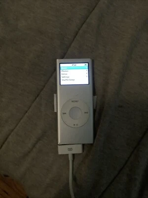 Apple 2GB iPod Nano - 2nd Generation - Silver - BAD BATTERY - Image 1 of 4