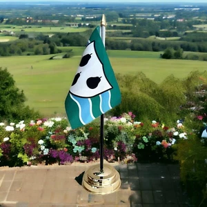 BANDERA DE MESA WORCESTERSHIRE 6""X4"" 15cm x 10cm CON BASE DORADA PLANA 25cm Alto - Imagen 1 de 1