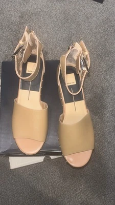 НОВЫЙ! Кожаные/замшевые туфли-гвоздики на танкетке Dolce Vita Serena. Цвет коньяка. Размер 11 M - Изображение 1 из 4