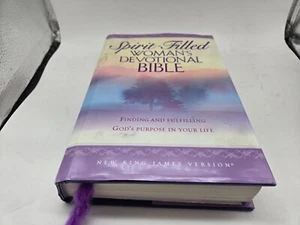 NKJV Spirit-Filled: Woman's Devotional Bible: Finding and Fulfilling - Picture 1 of 11