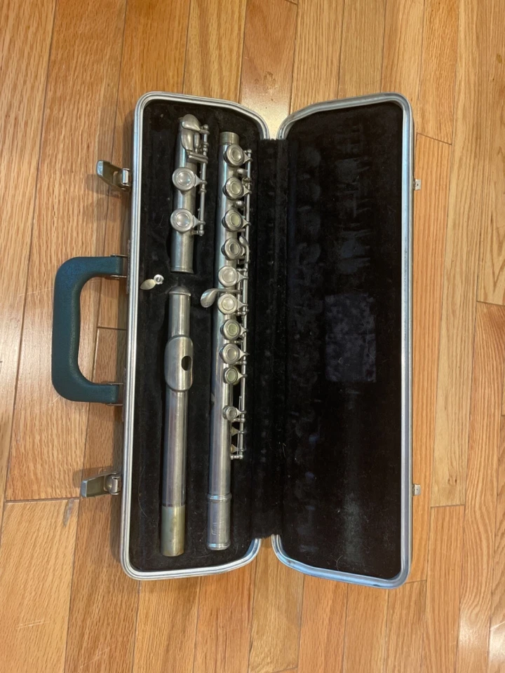 Selmer USA Bundy Flute W/ Case - Image 1 of 1