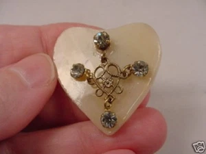 (bb-565) White heart cross rhinestones flower brass brooch pin - Picture 1 of 1