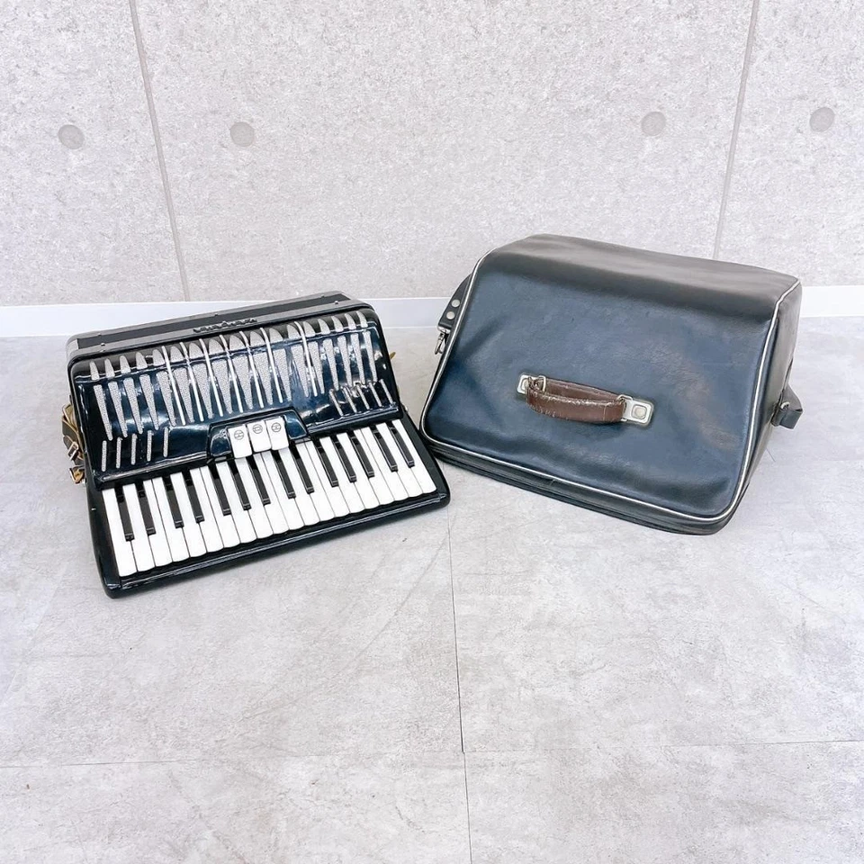 YAMAHA YA-48 accordion 34 keys 48 bass - Image 1 of 4