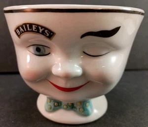 Tazza da tè vintage 1996 Baileys Irish Cream YUM viso ammiccante tazza fiocco cravatta ragazzo edizione limitata - Foto 1 di 10