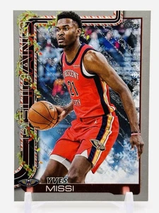 YVES MISSI - SP GRAY HOLIDAY GLITTER #H153 - 2025-26 Topps Basketball PELICANS - Picture 1 of 3