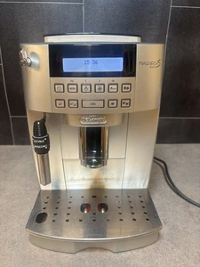 Máquina de café Delonghi Magnifica S Plus Ecam 22.320.SB grano a taza muy buena - Imagen 1 de 12