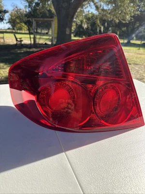 Infiniti G35 2005 sedán conductor izquierdo luz trasera OEM Foto 1 de 4