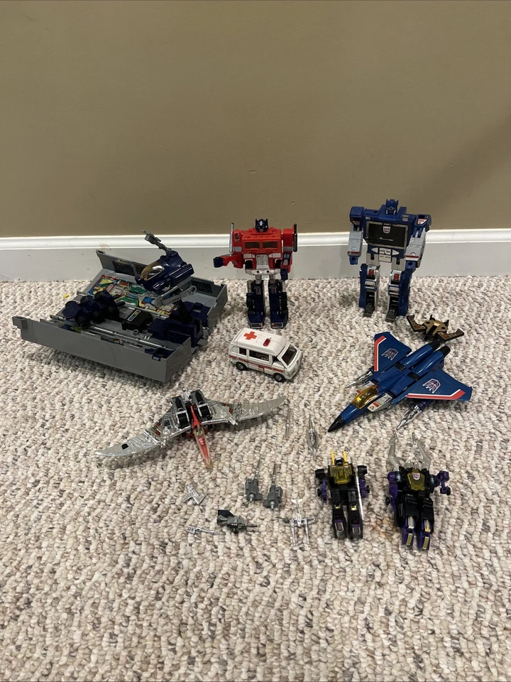 VINTAGE G1 TRANSFORMERS OPTIMUS PRIME SOUNDWAVE 7 Total 1984 RARE HTF 80'S - Image 1 of 4
