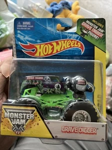 HOT WHEELS MONSTER JAM OFF ROAD GRAVE DIGGER W/FIGURE. S40 - Picture 1 of 2