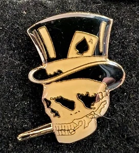 Vintage Emaille Totenkopf Zylinder Hut Ace & Smoking Hut Pin Tie Tack Größe 1" mal 3/4" - Bild 1 von 1