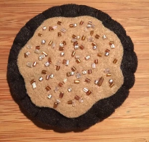 Handmade Felt Cookie Birth Control Case Cozy - Bild 1 von 2