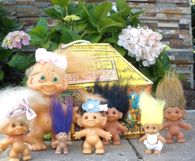 De Colección Ideal TROLL STIK SHACK Tiki Hut Juego Casa + 7 Muñecas Troll algunas DAM Foto 1 de 4