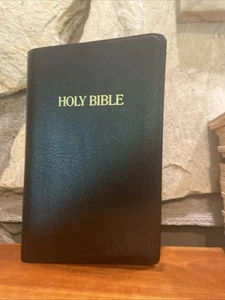 NKJV Personal Study Bible Nelson 165 Black Bonded Leather - No Marks Inside 1995 - Foto 1 di 8