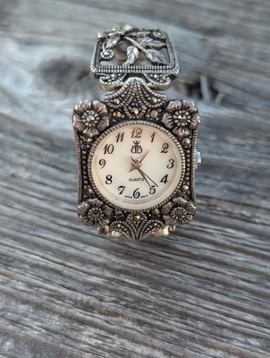 Reloj de cuarzo vintage Brooks and Bentley de plata de ley y marcasita floral Foto 1 de 4