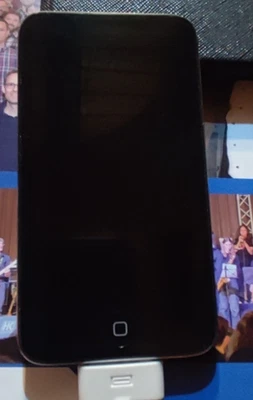 IPod Touch silber  8 Gb  - MCF540FD/A- aktuelle Software 6.1.6 - Bild 1 von 4