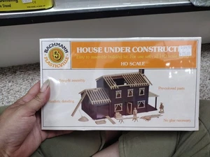 Ho Scale Bachmann Plasticville House Under Construction #2691 - Bild 1 von 2