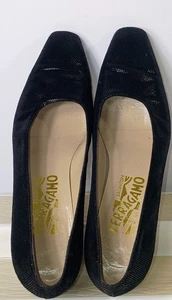 Vintage Salvatore Ferragamo Gr. 7,5 AAAA schwarz Blockabsatz geprägtes Wildleder - Bild 1 von 7